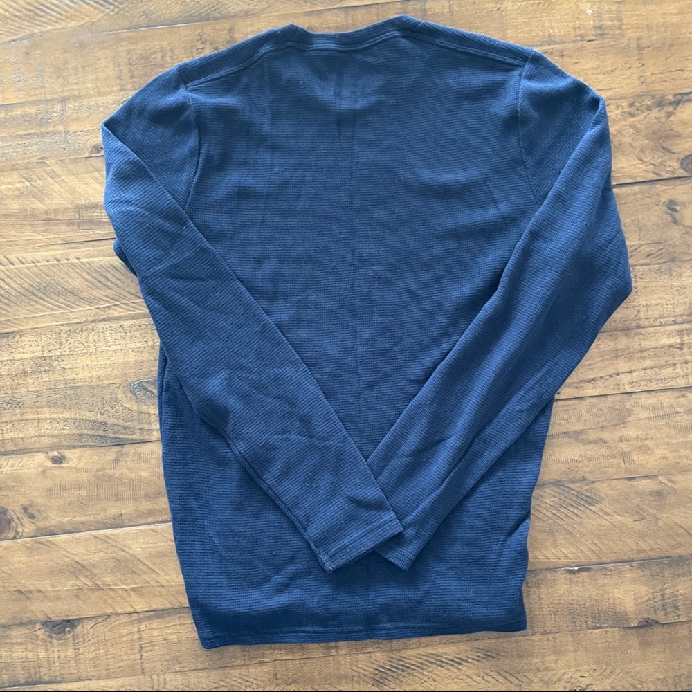 Hollister Long Sleeve Thermal - Picture 3 of 3